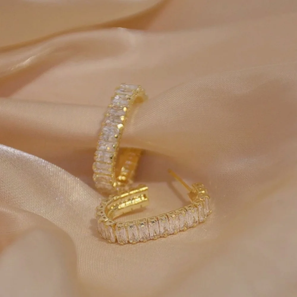14K GOLD TEMPERAMENT WITH AAA ZIRCON STUD EARRINGS